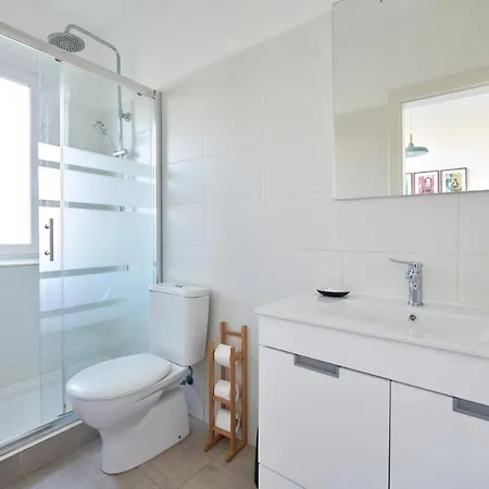 Quiet And 2br Apt, By Timecooler