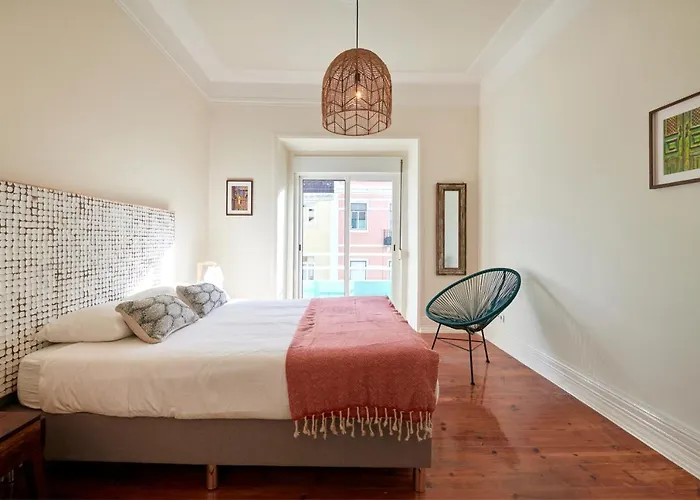 Quiet And 2br Apt, By Timecooler