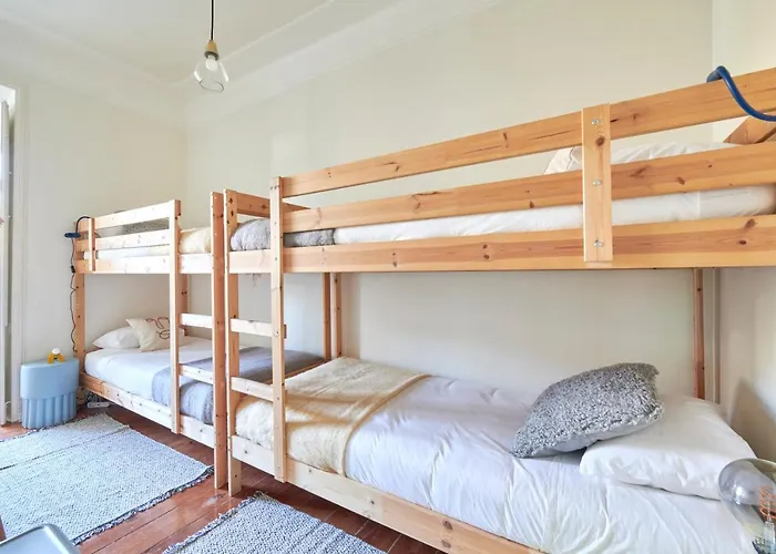 Apartment Quiet And 2br Apt, By Timecooler