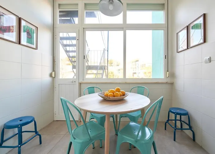 Quiet And 2br Apt, By Timecooler