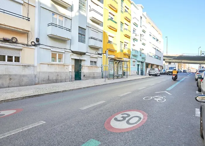 Quiet And 2br Apt, By Timecooler *