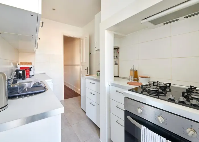 Quiet And 2br Apt, By Timecooler Lisbon