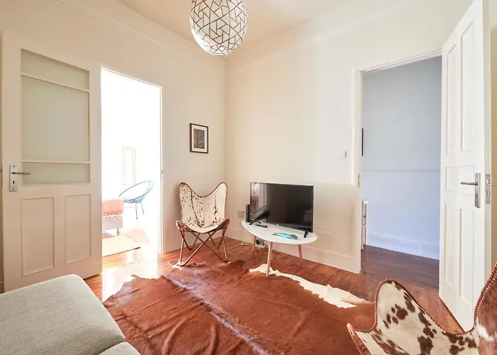 Quiet And 2br Apt, By Timecooler