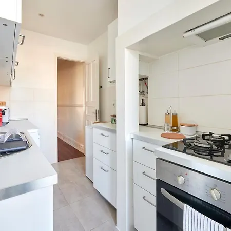 Quiet And 2br Apt, By Timecooler Lisbon