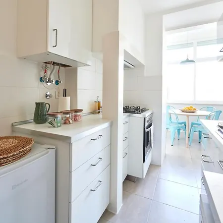 Quiet And 2br Apt, By Timecooler