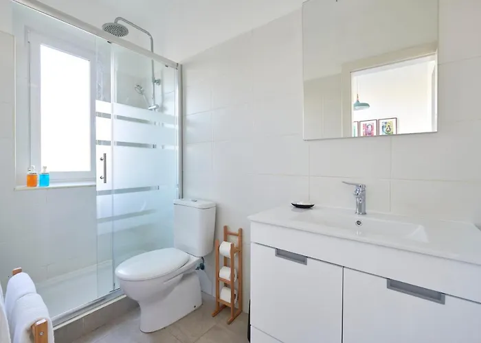 Quiet And 2br Apt, By Timecooler